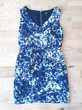 Mexx Blue and White Floral V-Neck Sheath Dress with Pockets